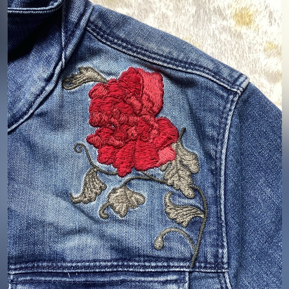 American Vintage Rose Embroidered Jean Jacket - Picture 5 of 8